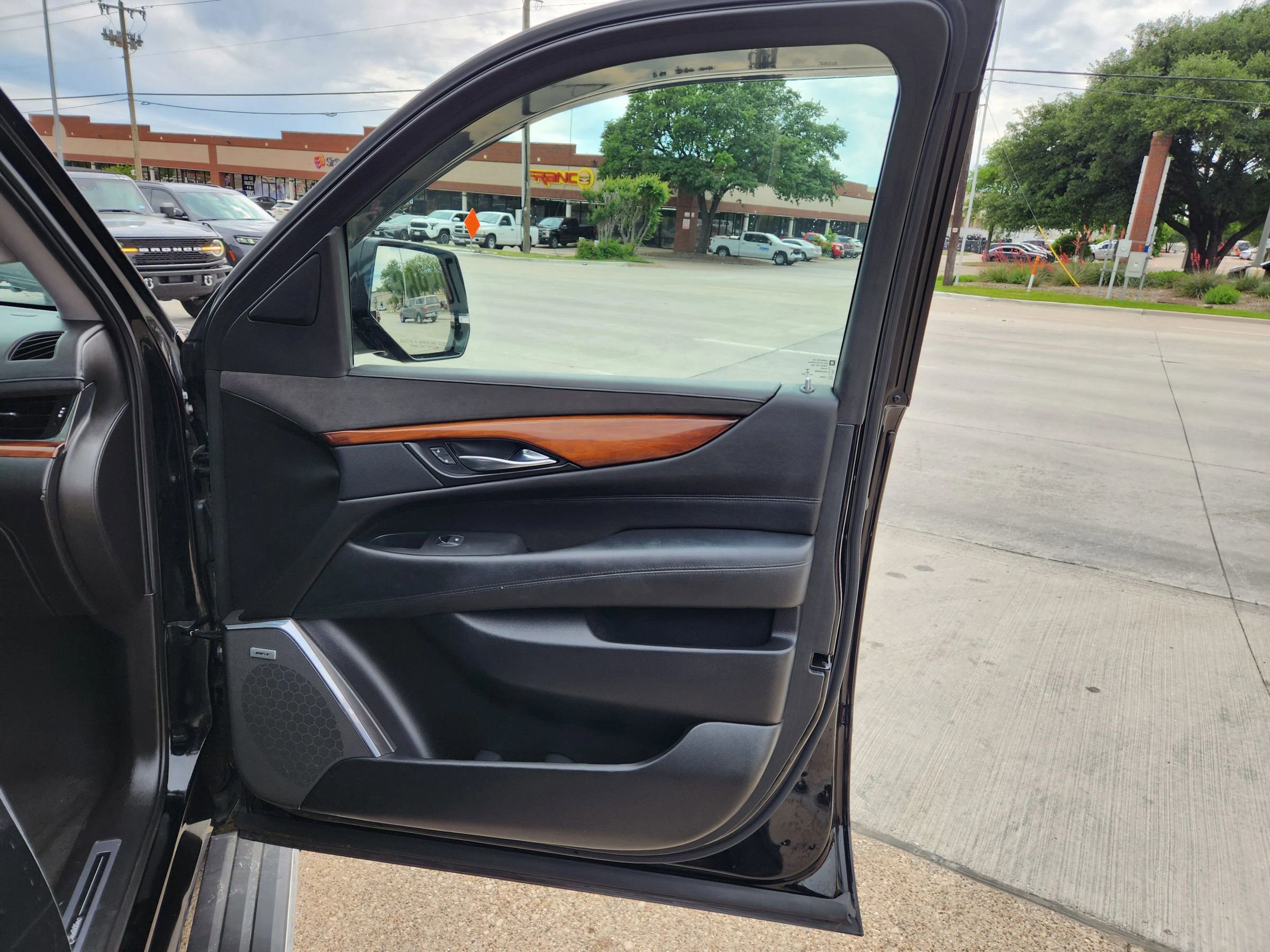 Used 2015 Cadillac Escalade ESV Premium AWD/4WD image 16