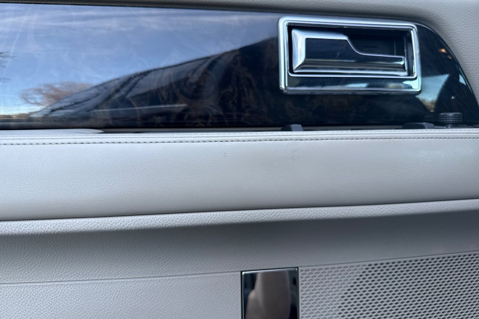 Used 2017 Lincoln Navigator Select image 12