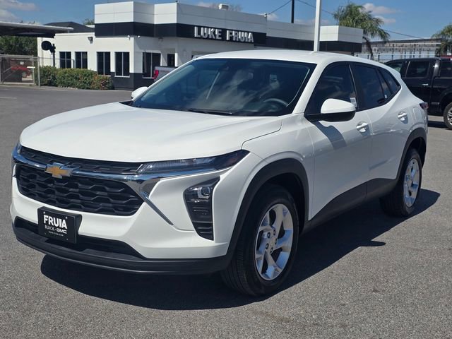 Used 2025 Chevrolet Trax LS w/ LS Convenience Package image 2