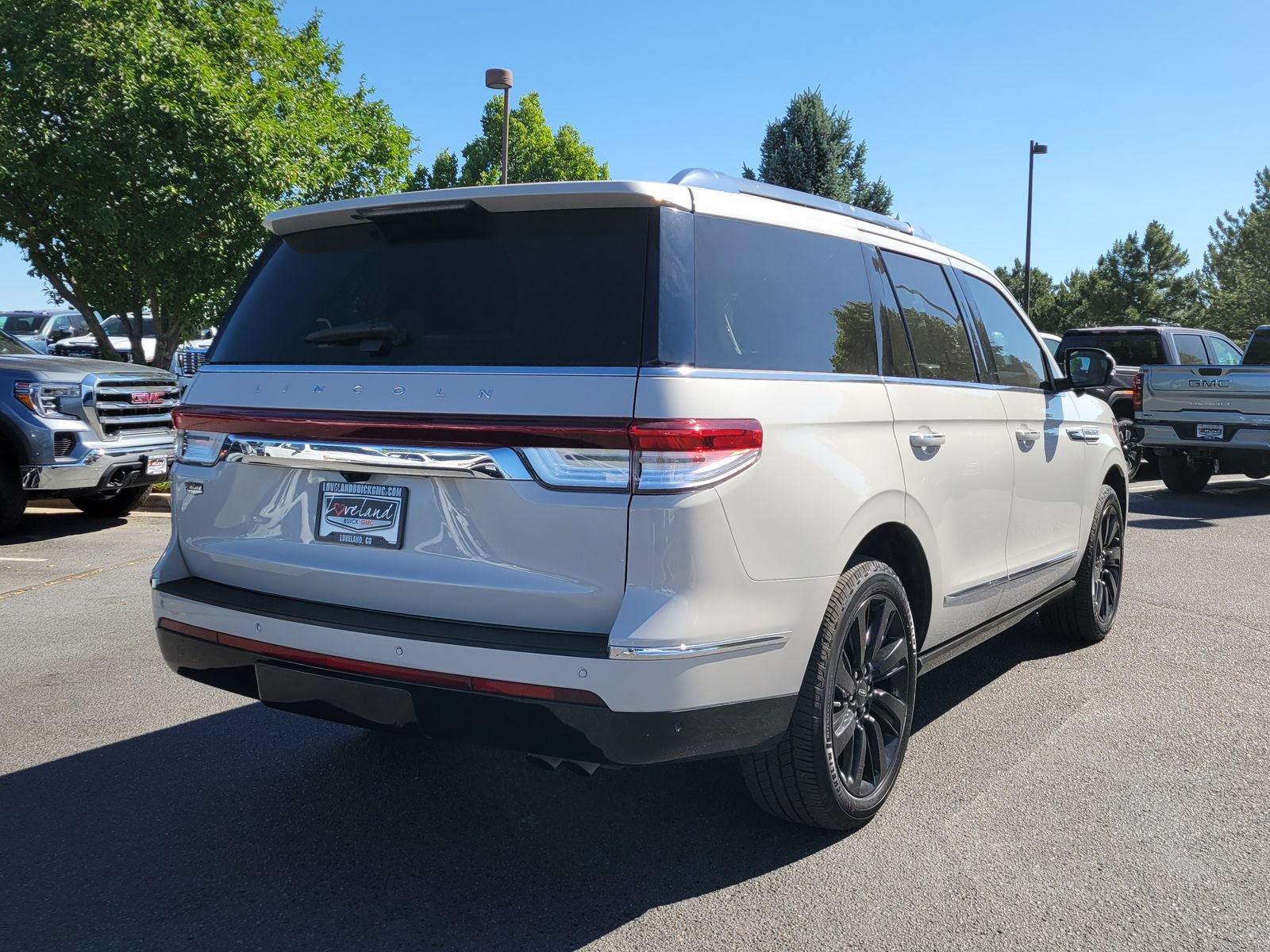 Used 2023 Lincoln Navigator Reserve AWD/4WD image 3