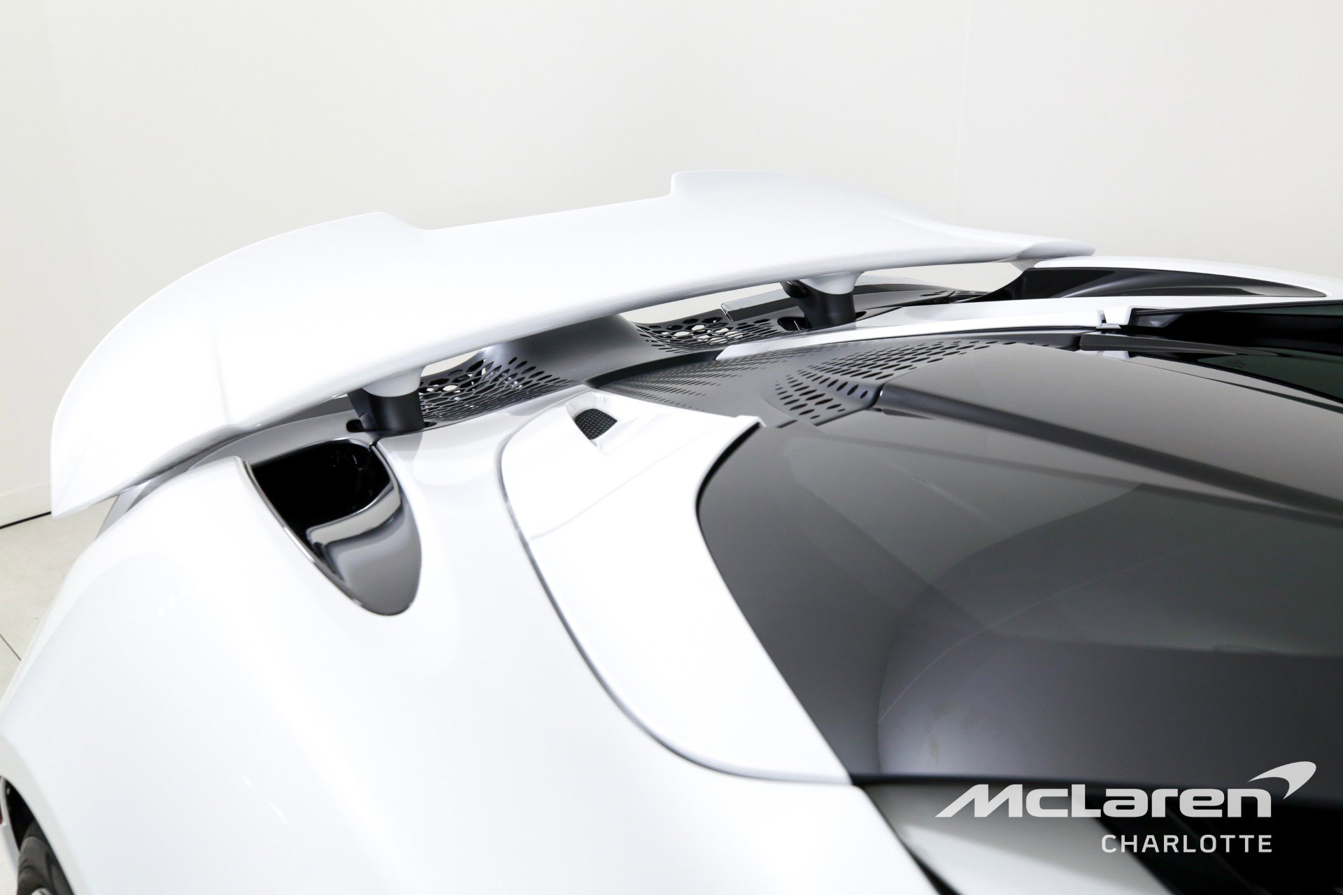 Used 2024 McLaren 750S Spider image 28