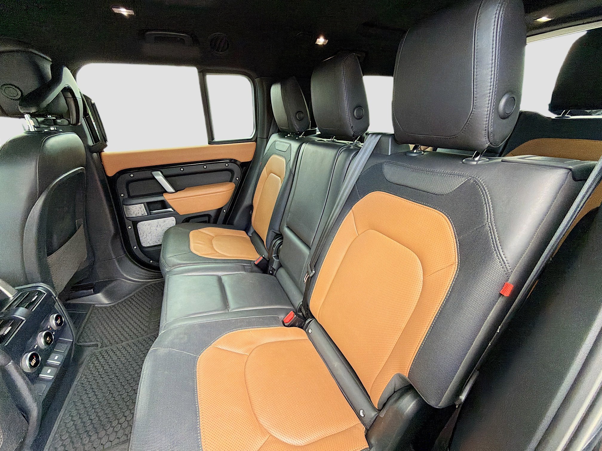 Used 2023 Land Rover Defender 130 X-Dynamic SE AWD/4WD image 20