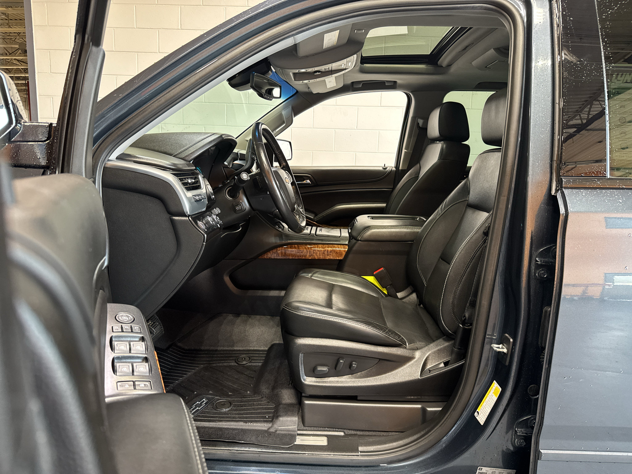 Used 2020 Chevrolet Suburban Premier AWD/4WD image 16