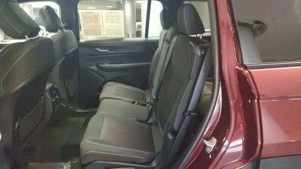 Used 2025 Jeep Grand Cherokee L Laredo image 15