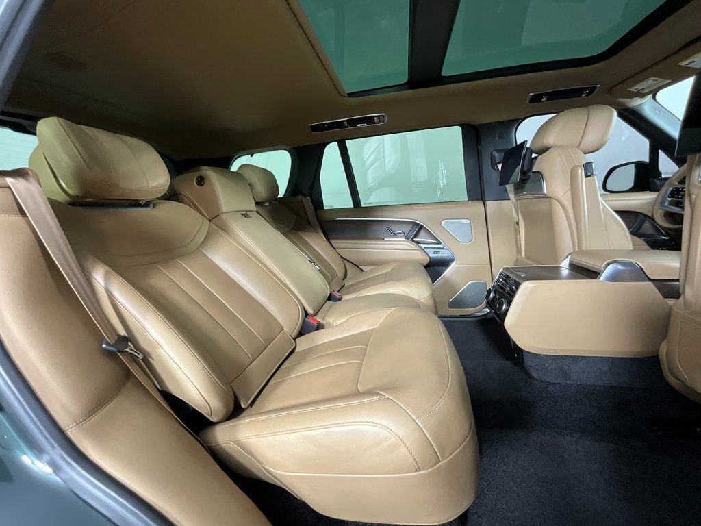 Used 2025 Land Rover Range Rover Long Wheelbase Autobiography image 23