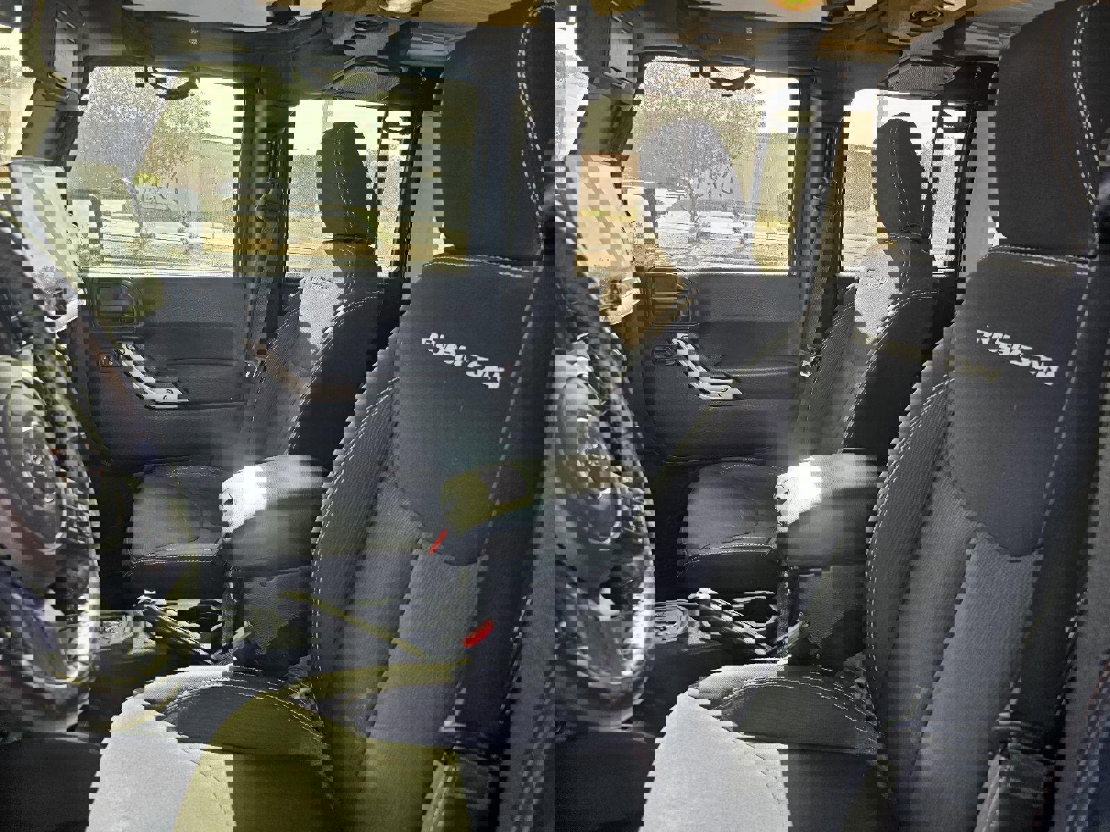 Used 2016 Jeep Wrangler Unlimited Rubicon w/ Connectivity Group AWD/4WD image 29