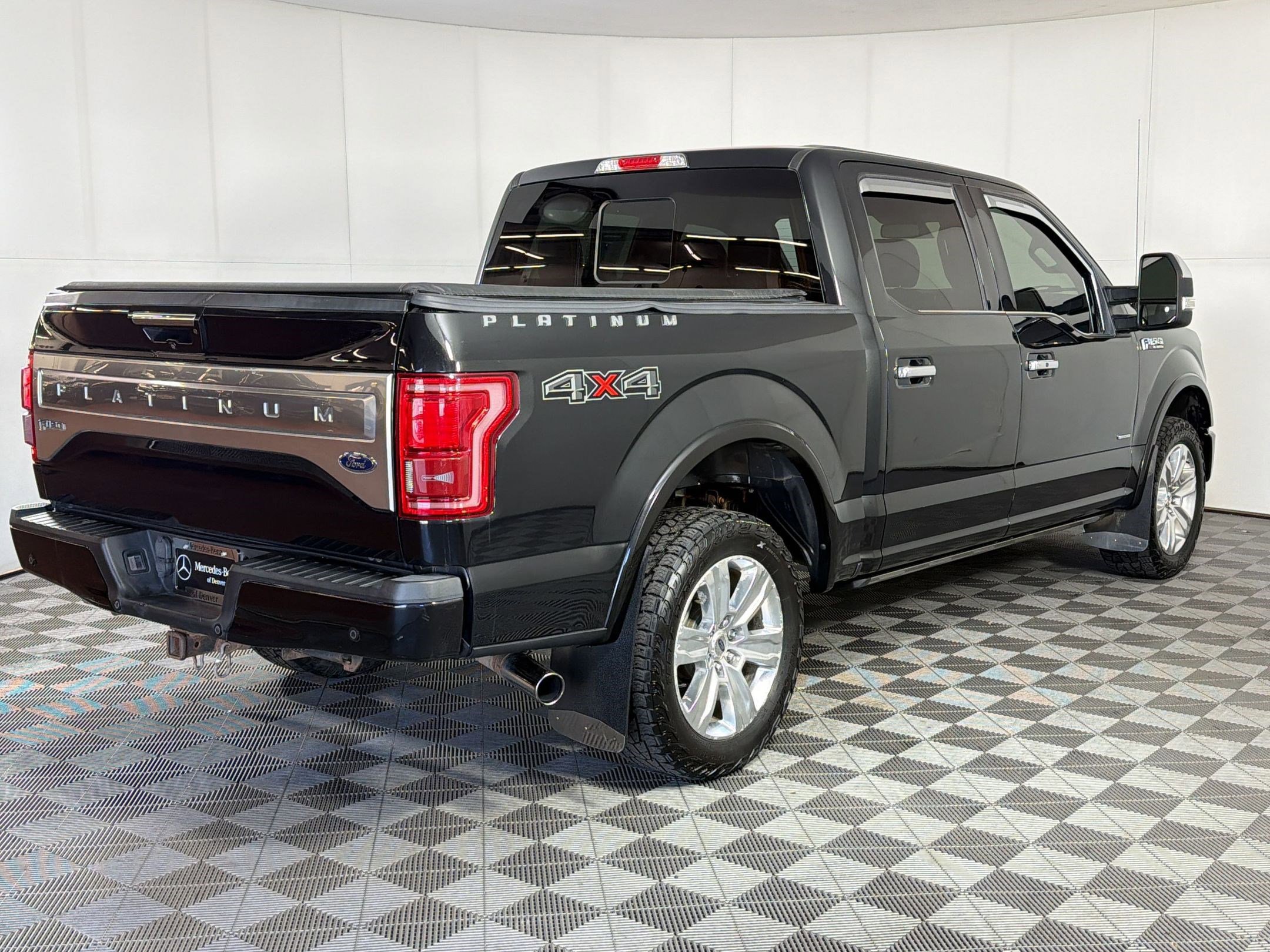 Used 2015 Ford F150 Platinum w/ Equipment Group 701A Luxury AWD/4WD image 9
