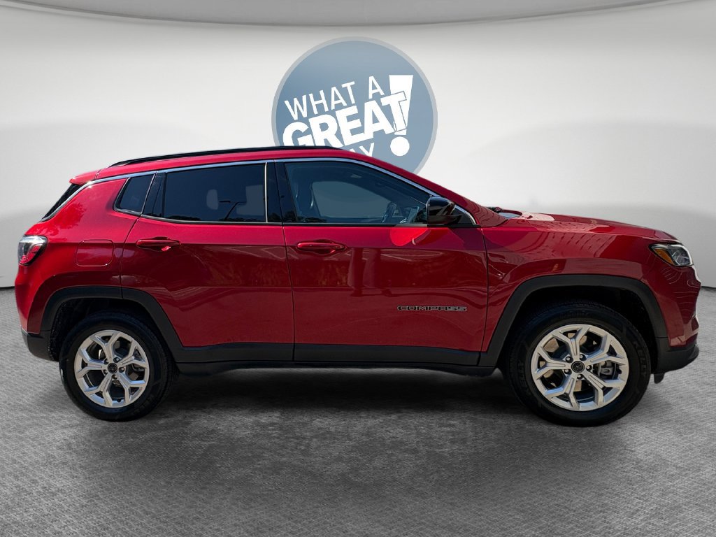 Certified 2025 Jeep Compass Latitude AWD/4WD image 2