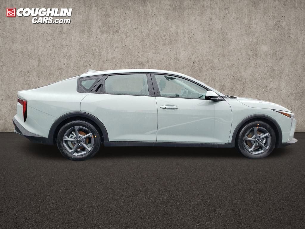 New 2025 Kia K4 LXS image 9