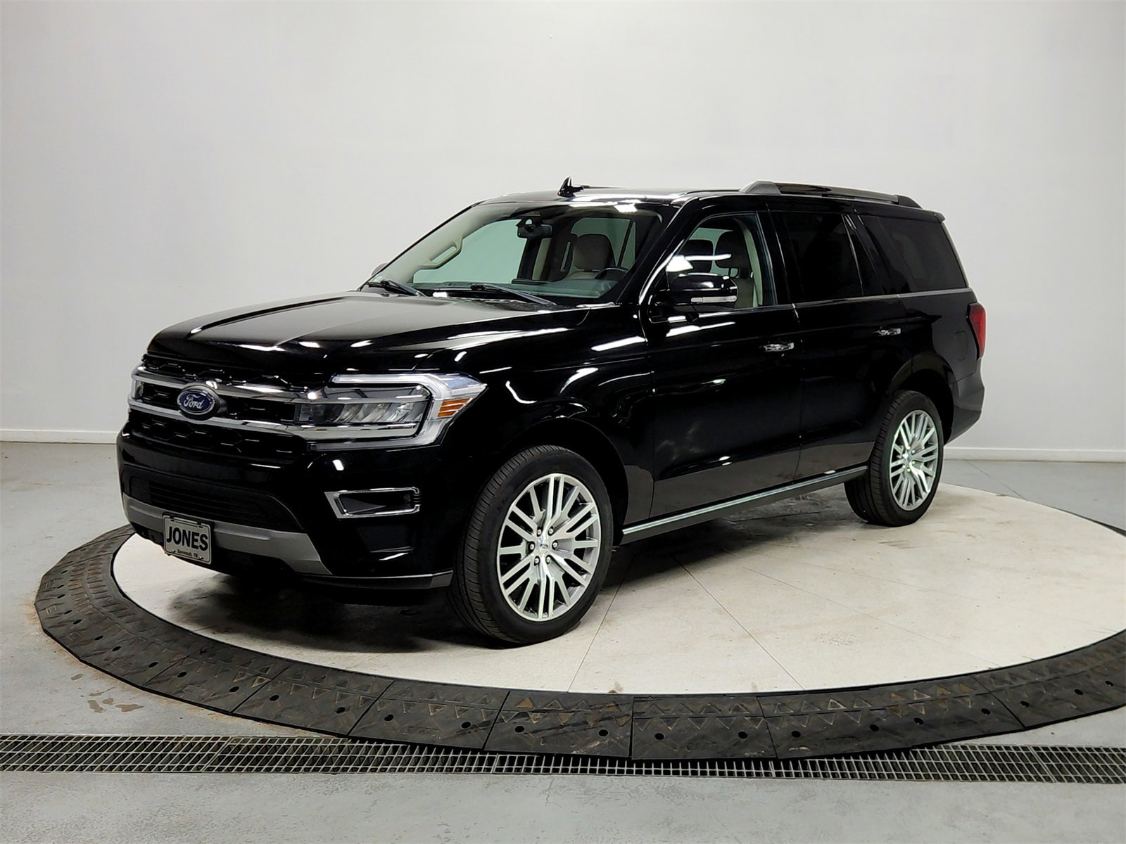 Used 2023 Ford Expedition Limited image 3