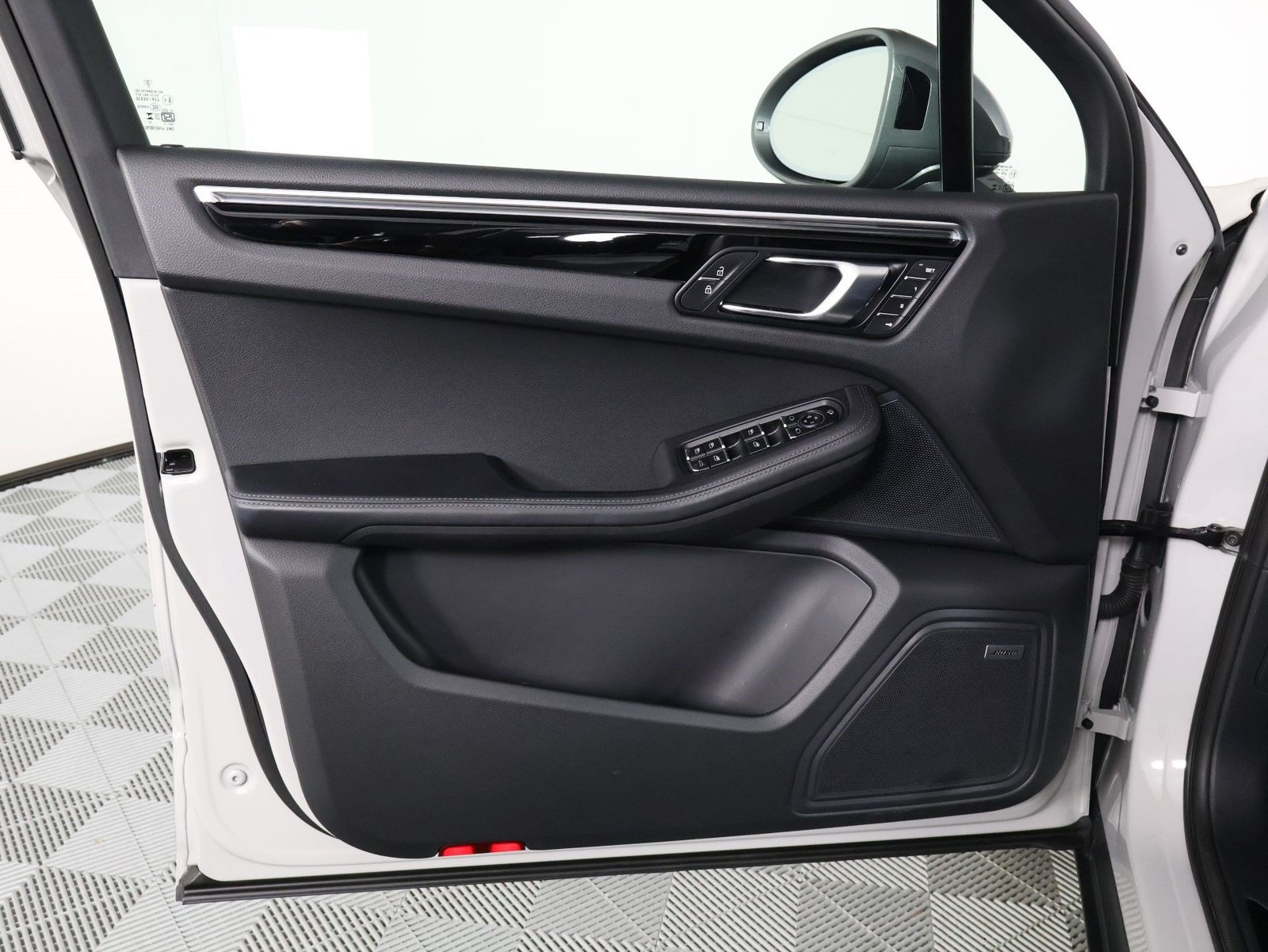 Certified 2026 Porsche Macan Turbo AWD/4WD image 20