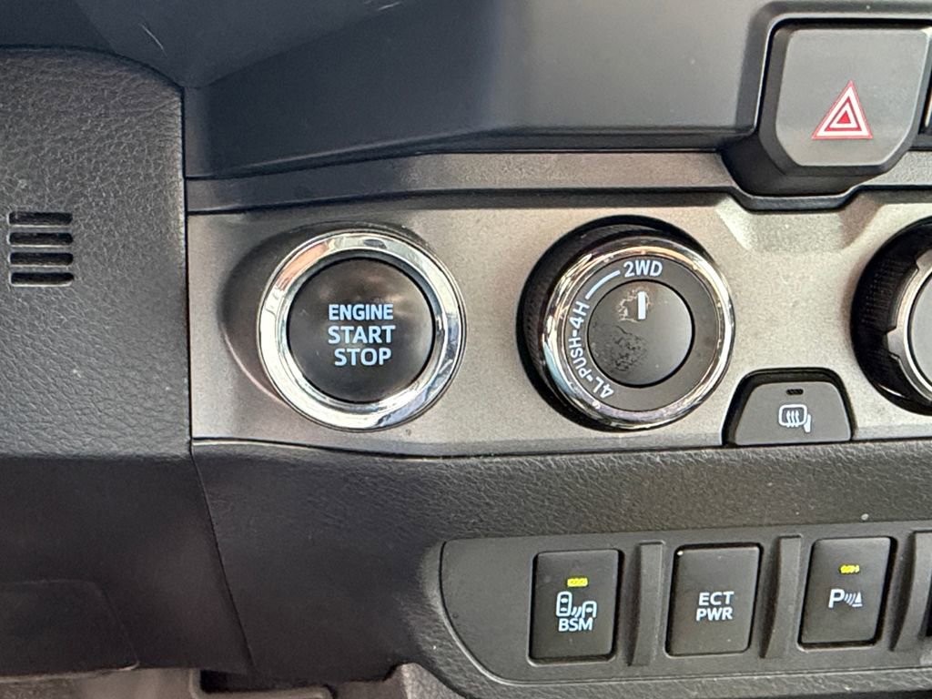 Used 2023 Toyota Tacoma TRD Off-Road w/ Advanced Technology Package AWD/4WD image 17