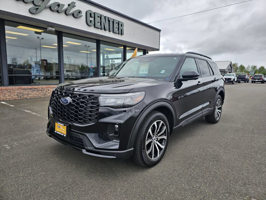 Certified 2025 Ford Explorer ST-Line AWD/4WD image 2