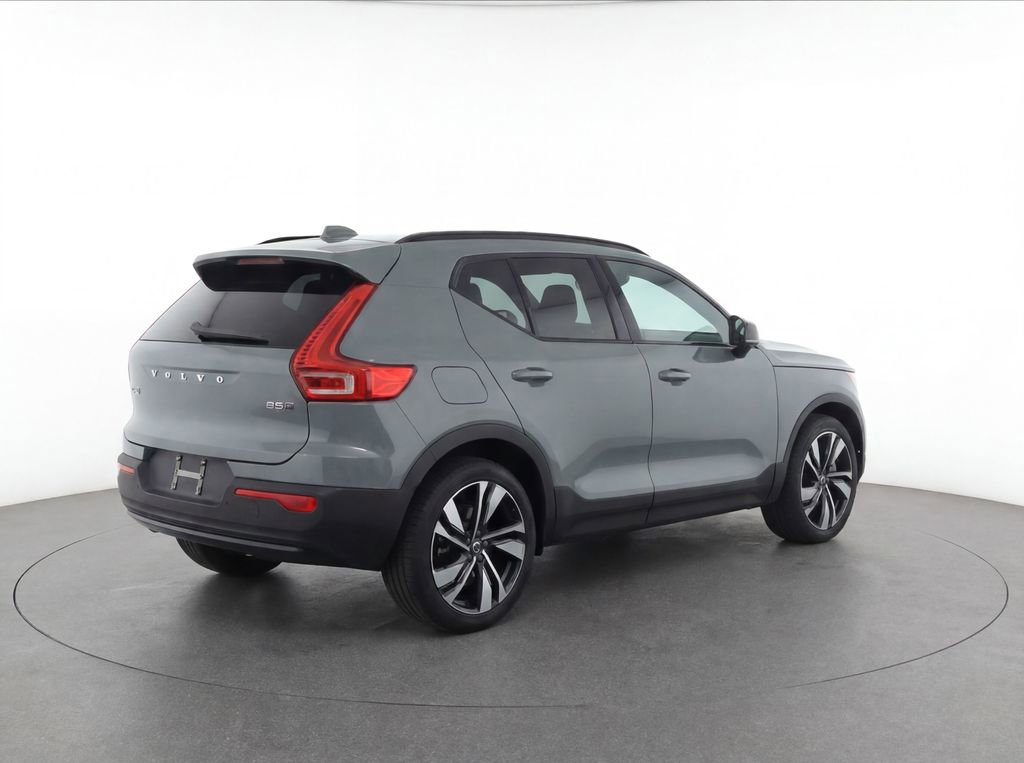 Used 2024 Volvo XC40 B5 Plus w/ Protection Package Premier AWD/4WD image 4
