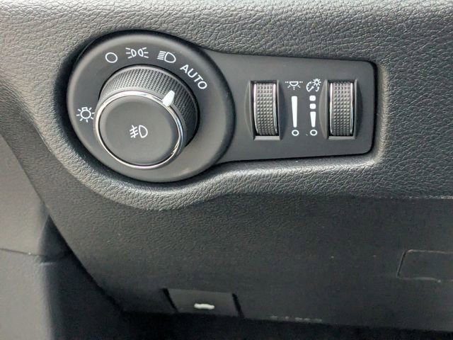 New 2026 Chrysler Pacifica Select image 14