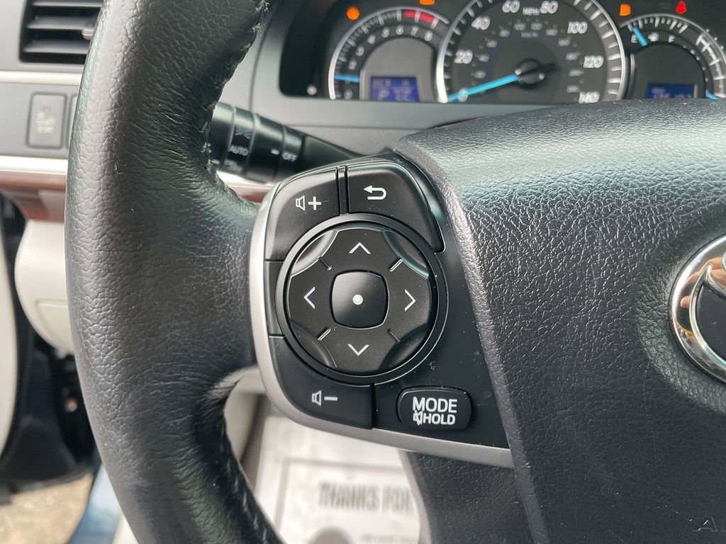 Used 2014 Toyota Camry XLE w/ Leather Package FWD image 16