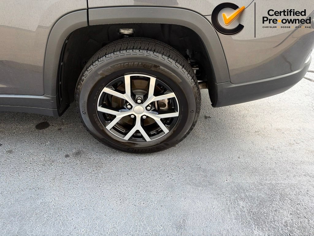 Certified 2025 Jeep Grand Cherokee L Limited w/ Trailer Tow Package RWD image 15