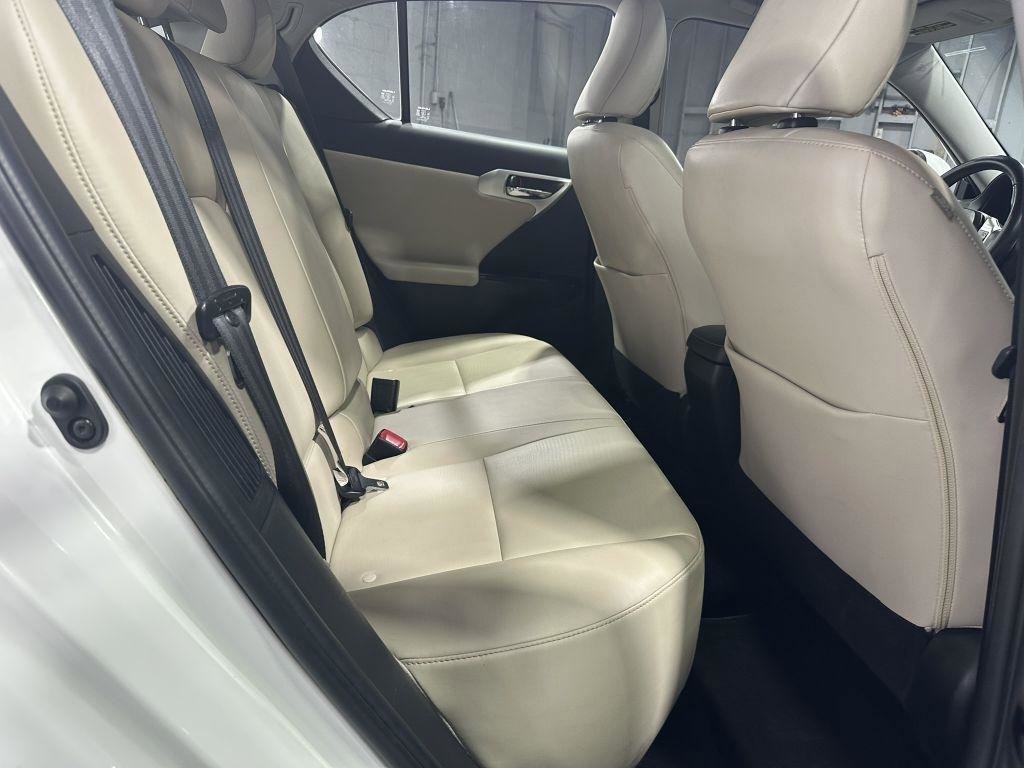 Used 2013 Lexus CT 200h w/ Premium Pkg w/Navigation FWD image 33