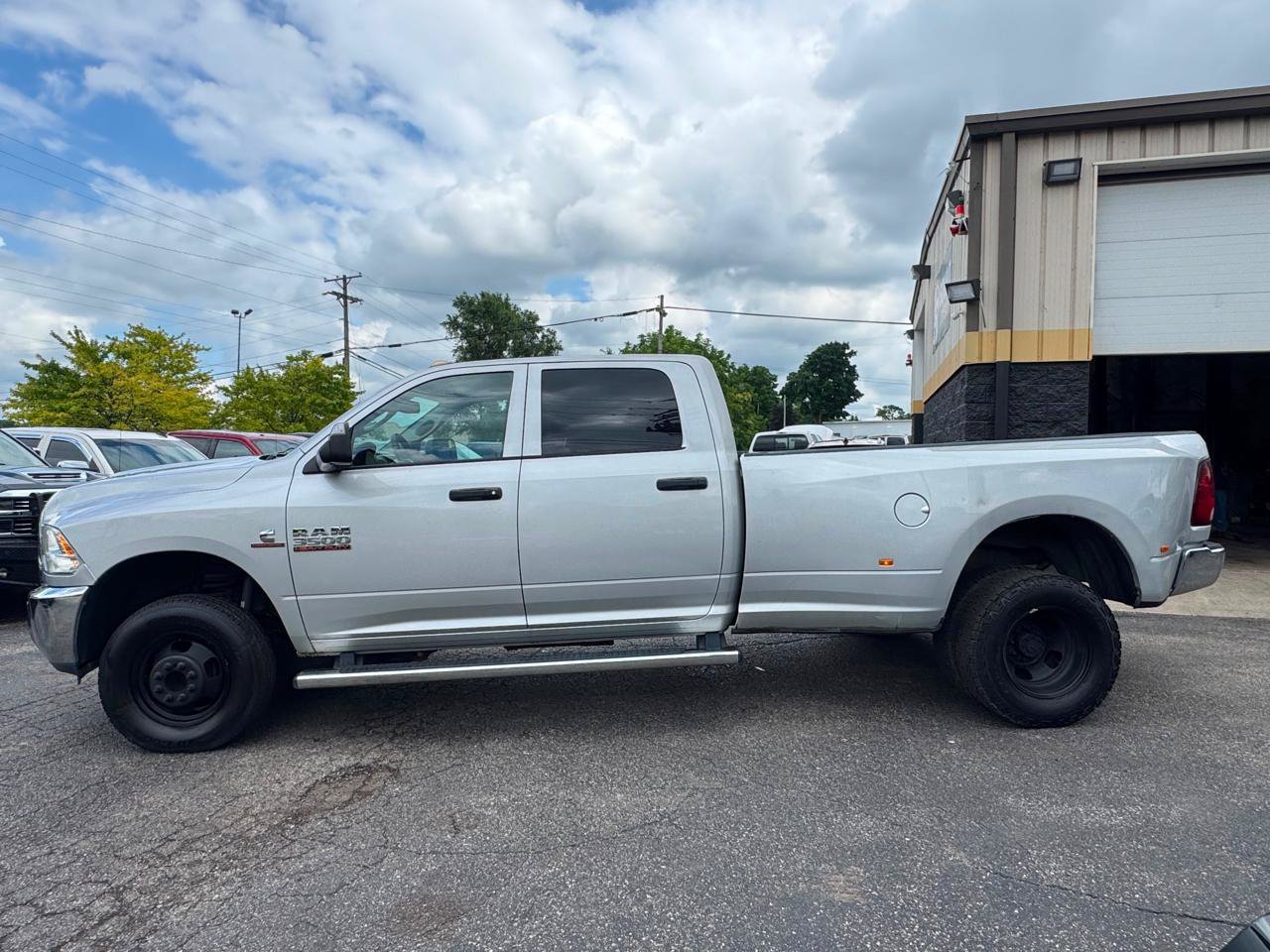 Used 2018 RAM 3500 Tradesman w/ Chrome Appearance Group AWD/4WD image 2