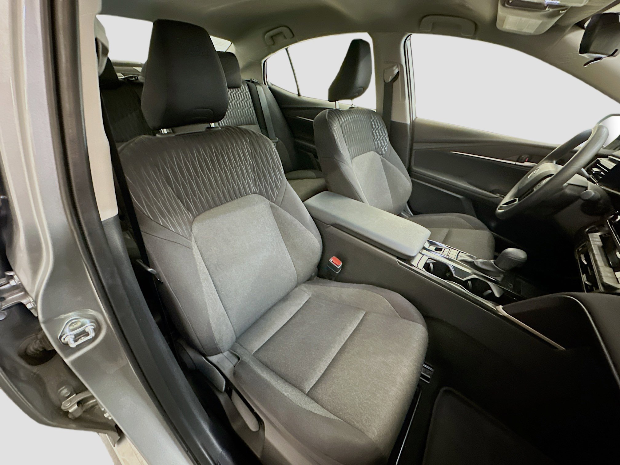 Used 2025 Toyota Camry LE image 32