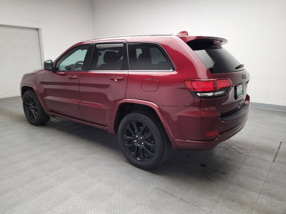 Used 2018 Jeep Grand Cherokee Altitude image 3