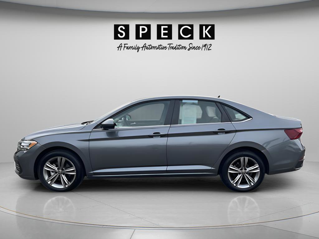 Used 2024 Volkswagen Jetta SE image 2