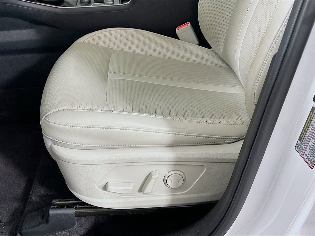 Certified 2025 Kia Sorento S image 27