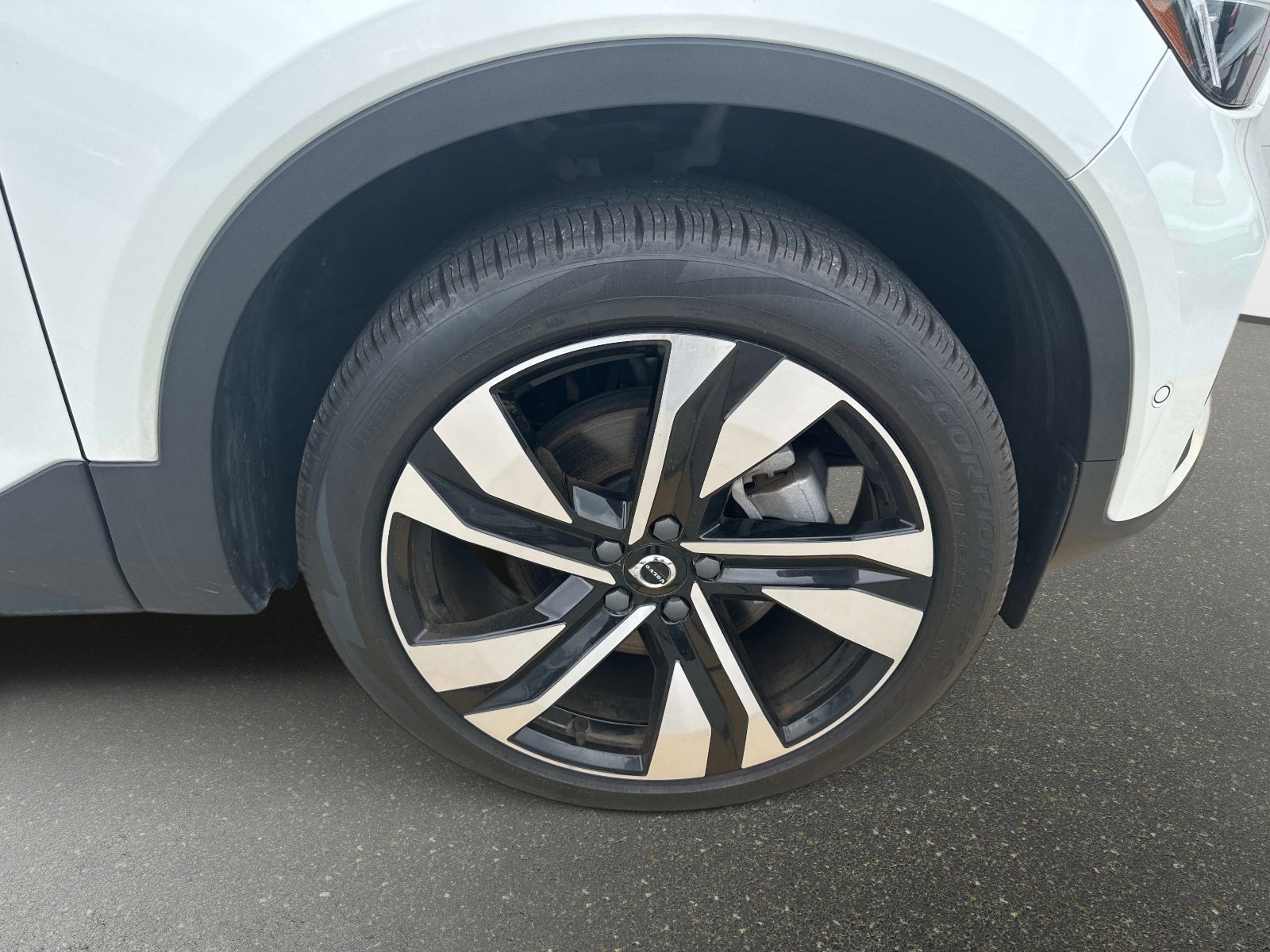 Used 2025 Volvo XC40 B5 Ultra w/ Protection Package Premier AWD/4WD image 6