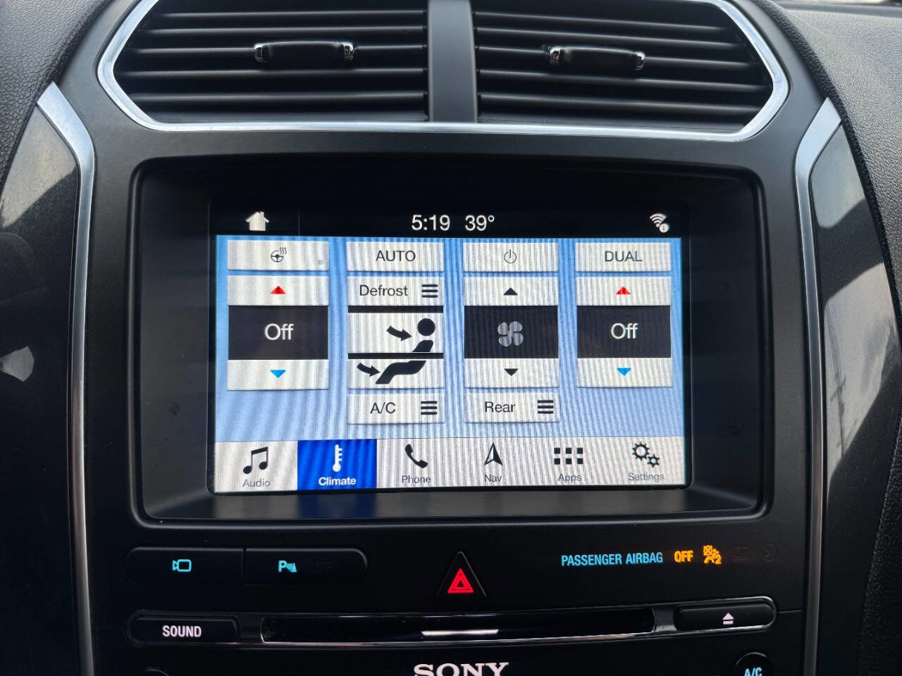 Used 2018 Ford Explorer Limited image 28