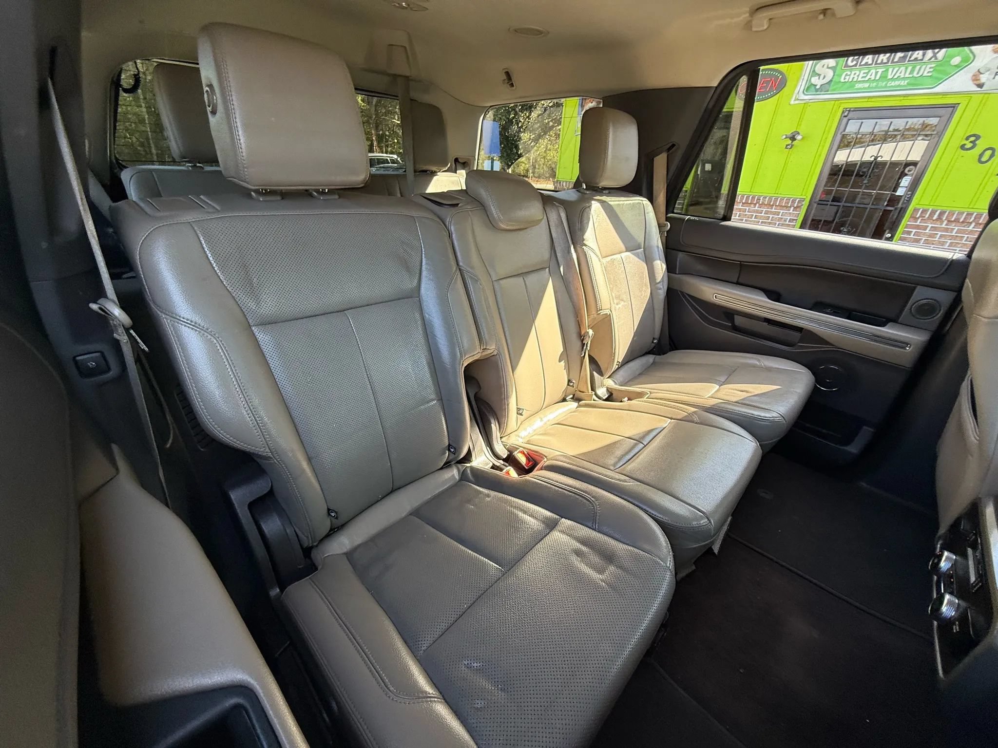 Used 2018 Ford Expedition XLT w/ Equipment Group 202A RWD image 12