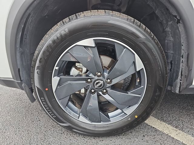 Used 2025 Nissan Rogue SV image 34