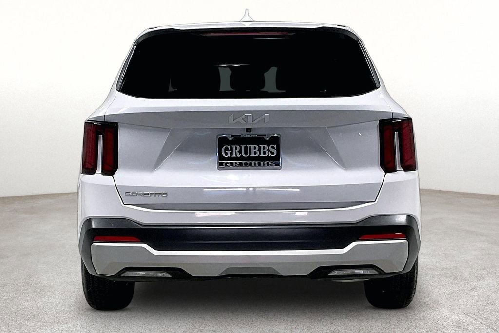 Used 2024 Kia Sorento LX FWD image 6