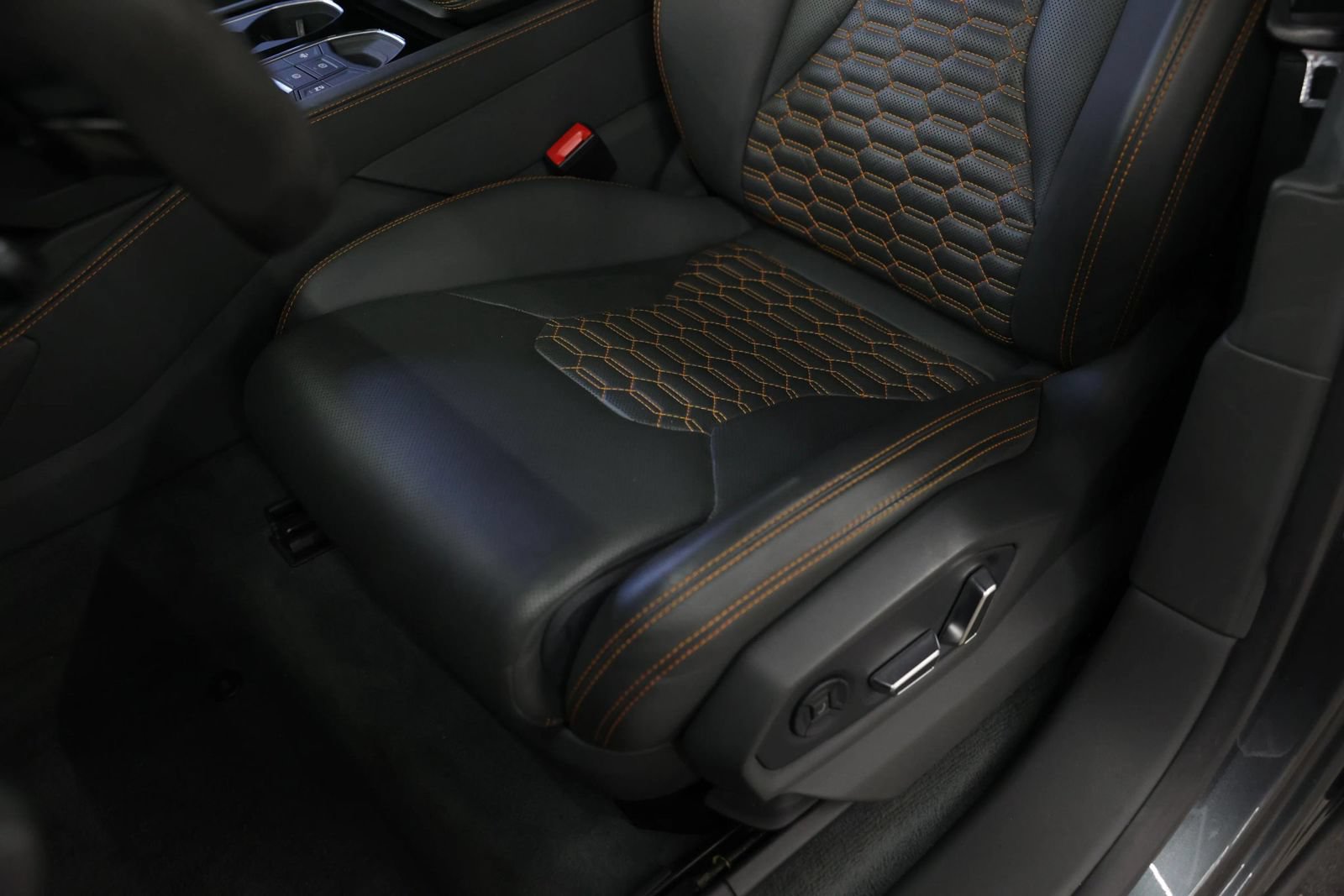 Used 2020 Lamborghini Urus AWD/4WD image 14