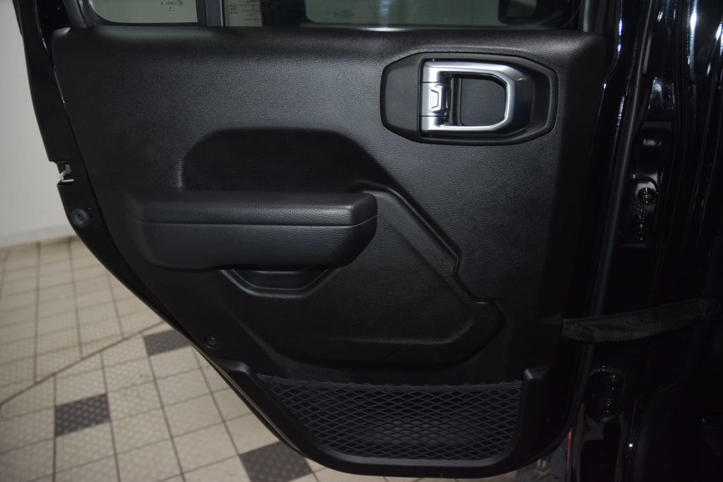 Used 2025 Jeep Gladiator Rubicon AWD/4WD image 47