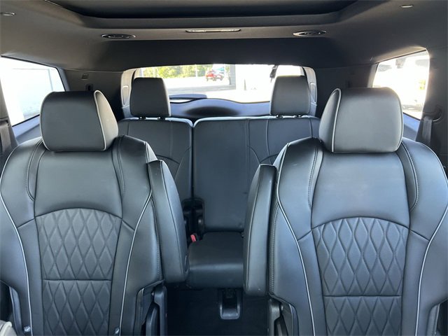 Used 2024 Buick Enclave Avenir w/ Avenir Technology Package image 34