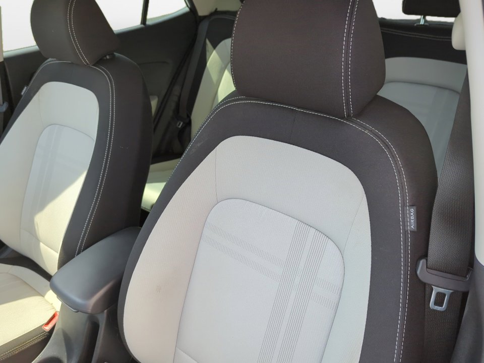 Used 2023 Hyundai Venue SEL image 13