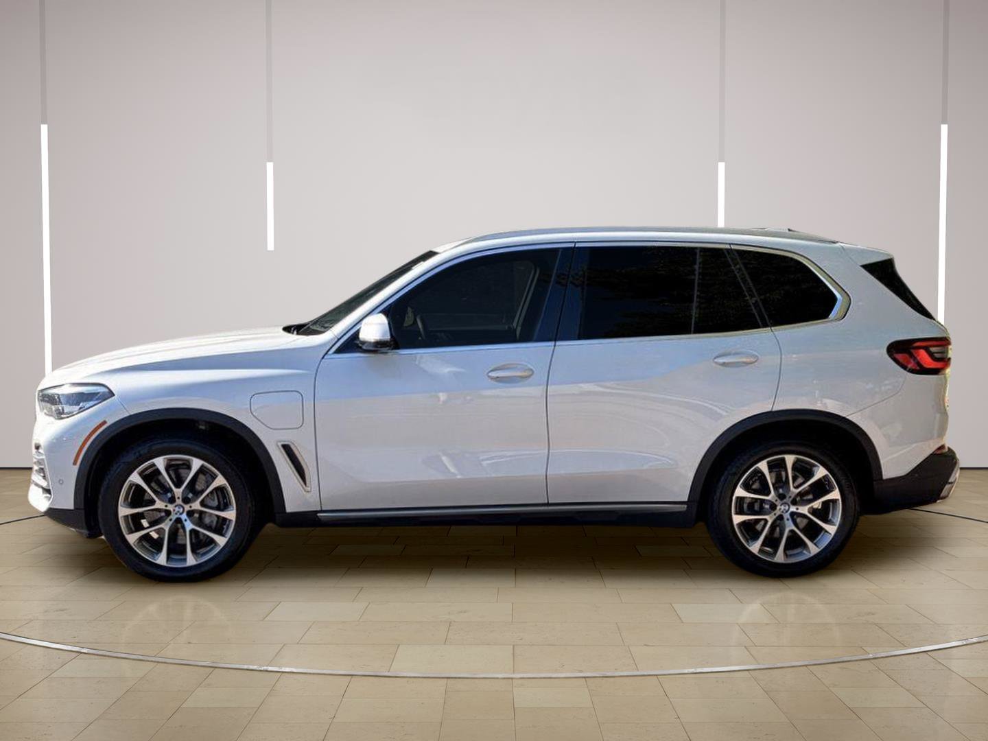 Used 2021 BMW X5 xDrive45e w/ Premium Package AWD/4WD image 2