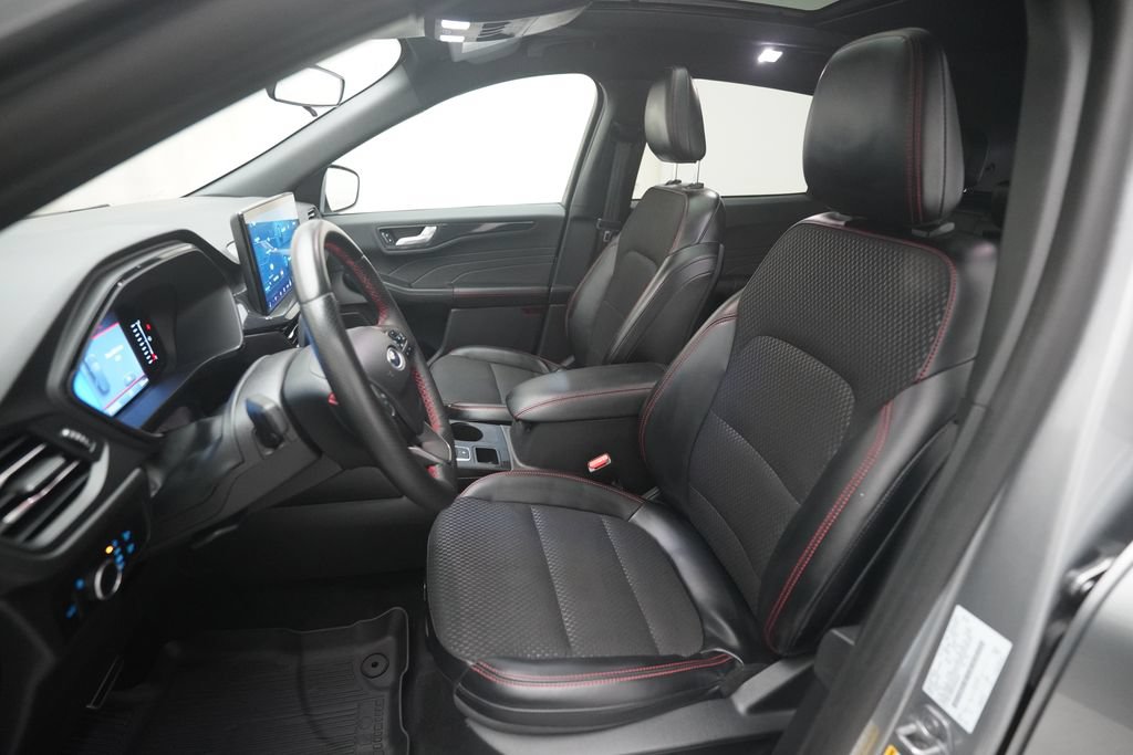 Used 2024 Ford Escape ST-Line w/ Tech Pack #1 AWD/4WD image 7