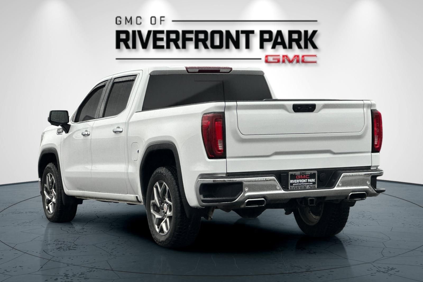Used 2024 GMC Sierra 1500 SLT w/ SLT Premium Plus Package AWD/4WD image 5