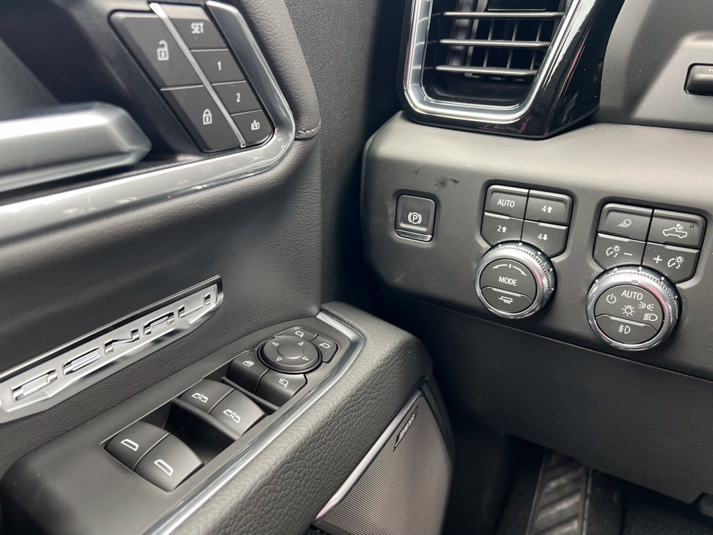 New 2026 GMC Sierra 1500 Denali w/ Denali Reserve Package AWD/4WD image 15