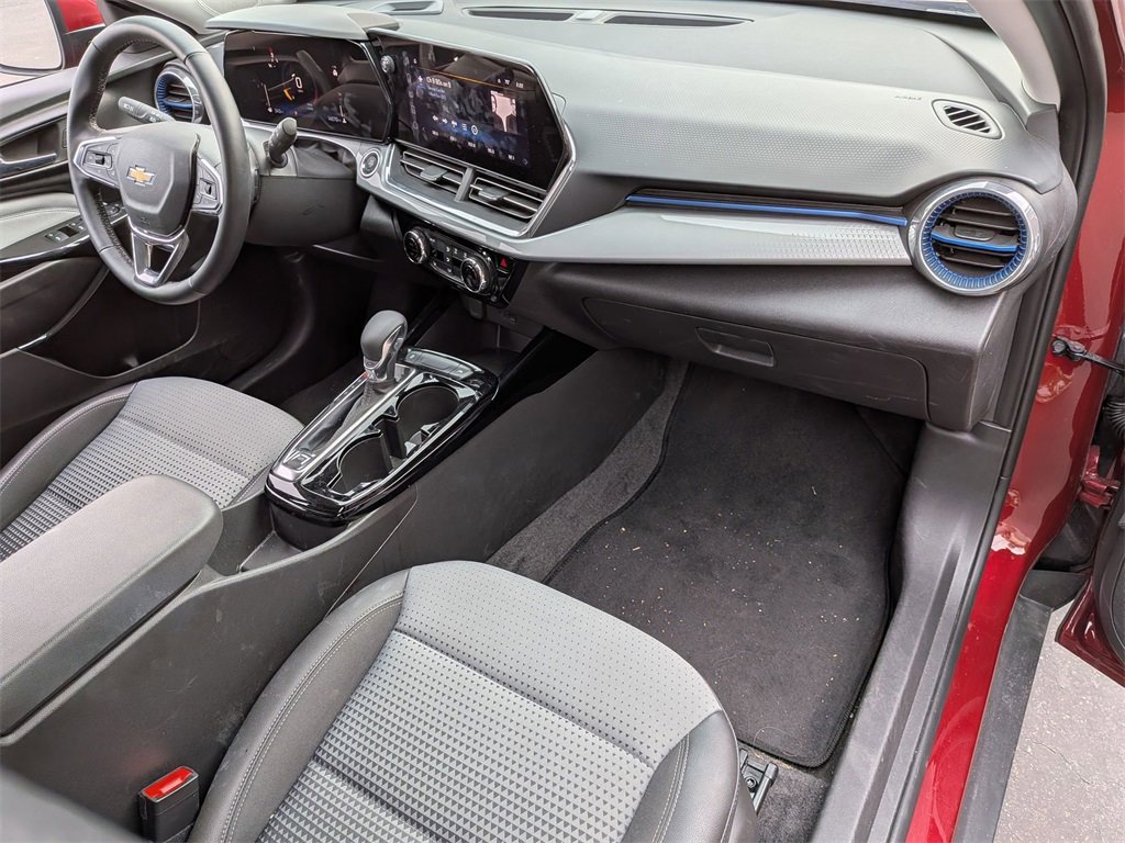 Used 2025 Chevrolet Trax LT w/ LT Convenience Package image 27