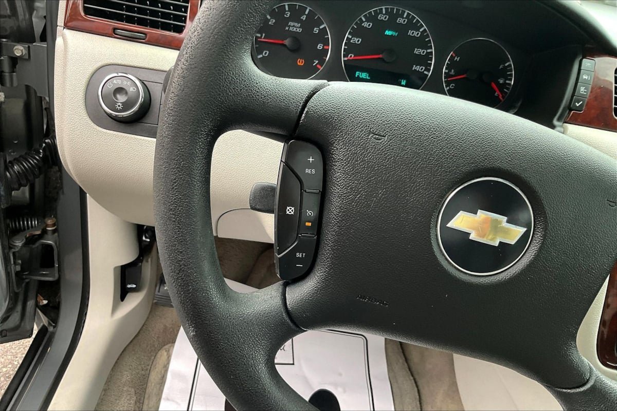 Used 2008 Chevrolet Impala LT FWD image 11