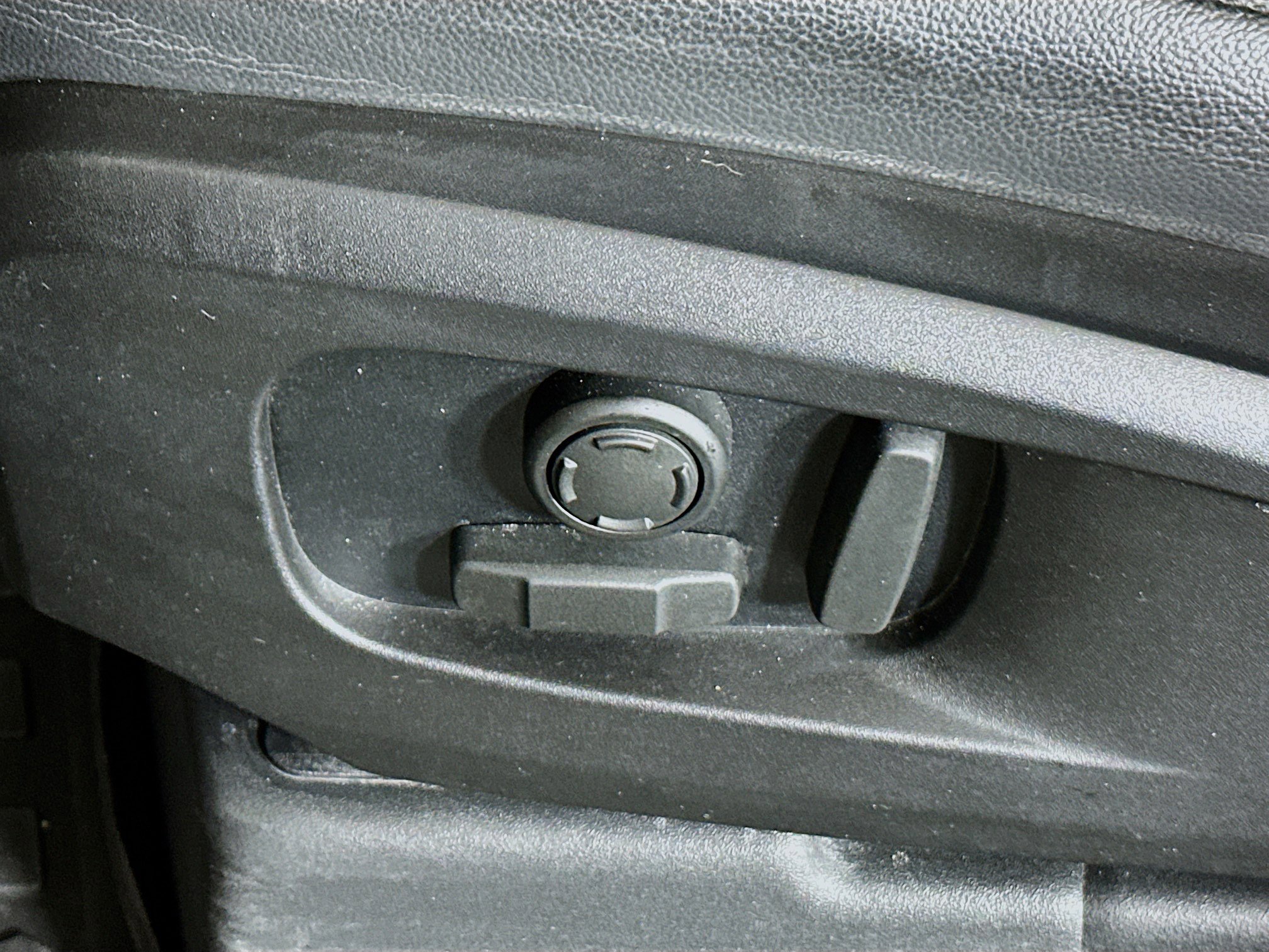 Used 2021 Land Rover Defender 110 SE image 13