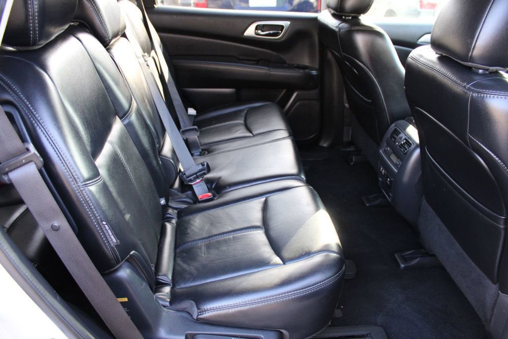 Used 2020 Nissan Pathfinder SL image 15