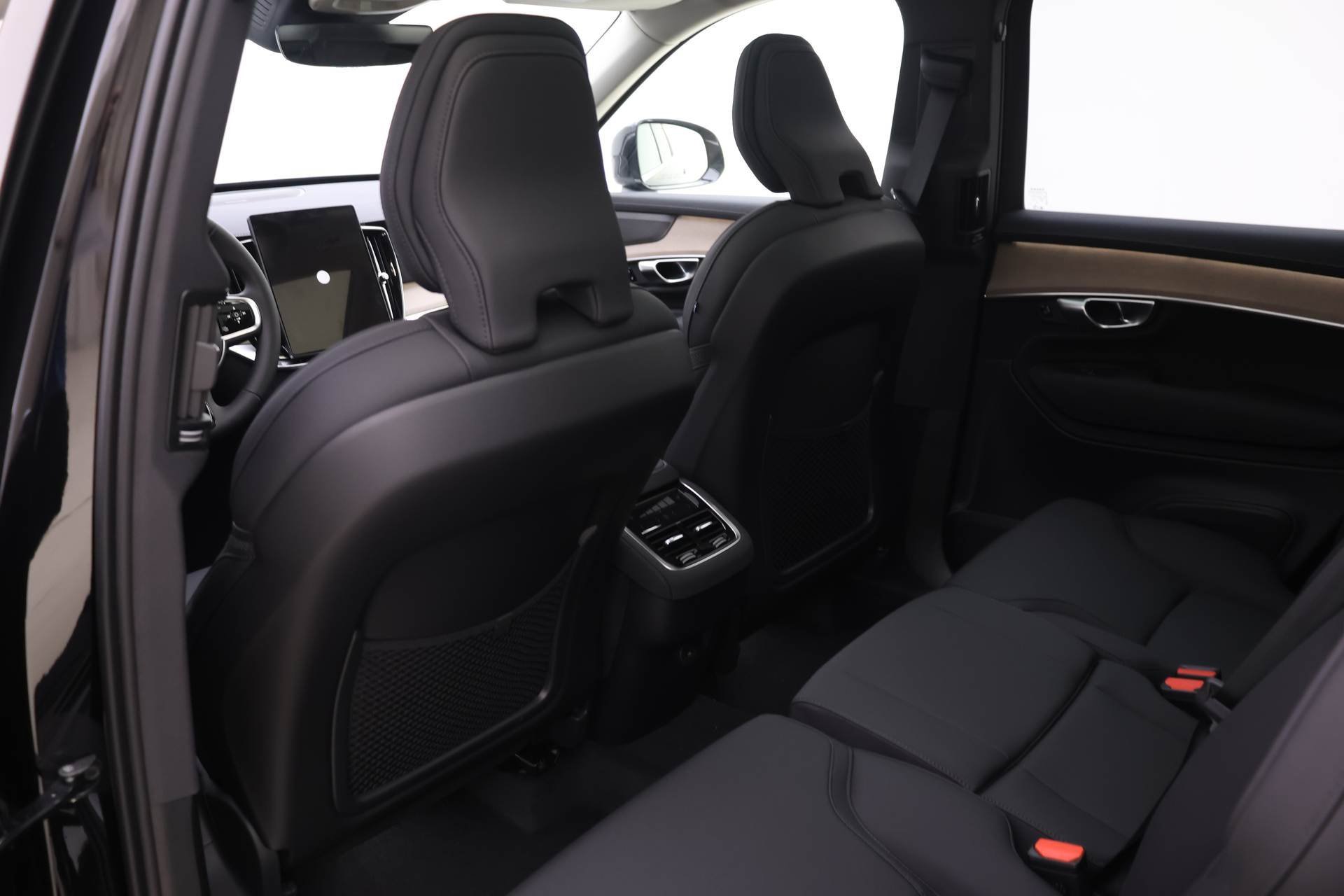 New 2026 Volvo XC90 B6 Plus w/ Protection Package Premier image 11