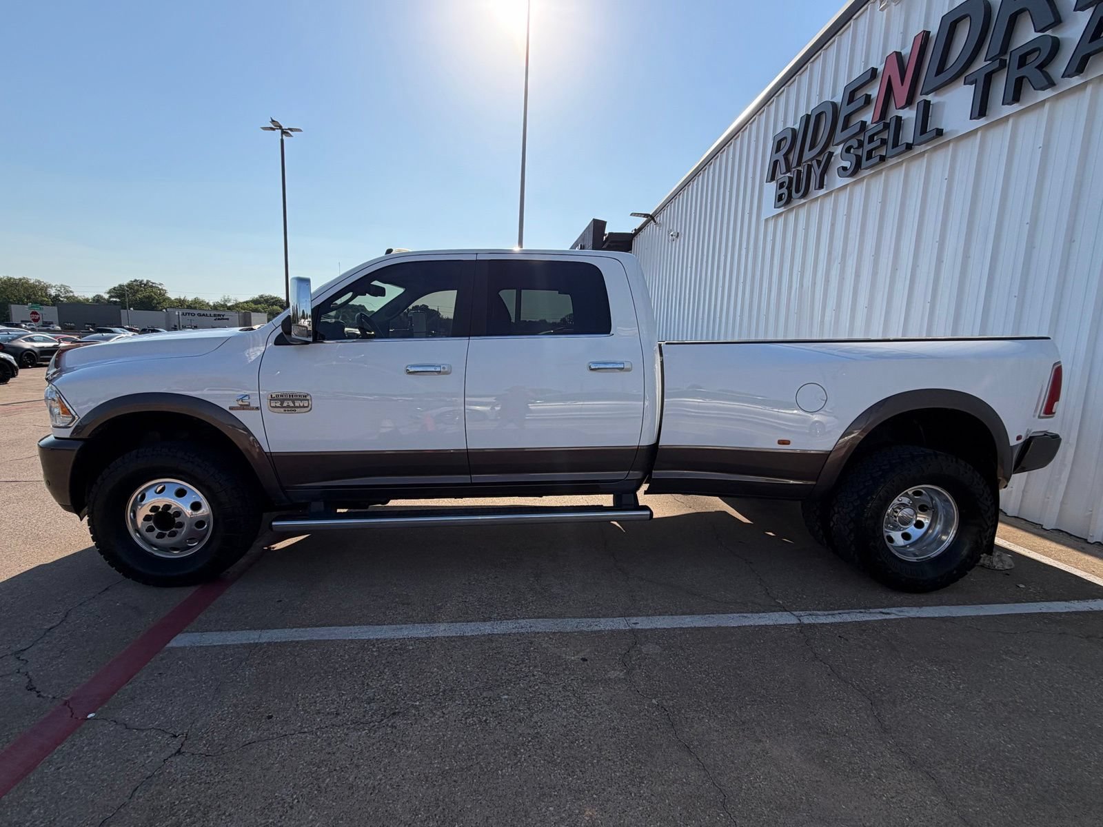 Used 2018 RAM 3500 Laramie Longhorn AWD/4WD image 3