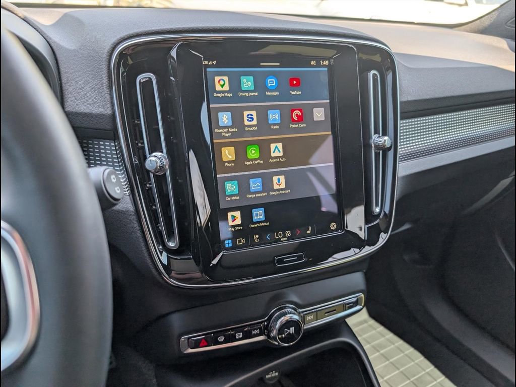 Used 2022 Volvo XC40 P8 Recharge Plus image 16