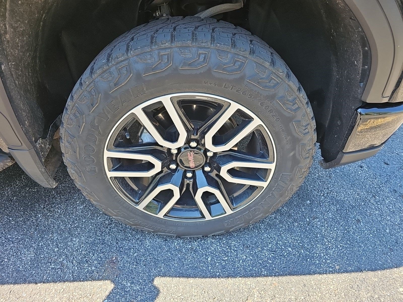 Used 2024 GMC Sierra 1500 AT4 w/ Technology Package AWD/4WD image 9