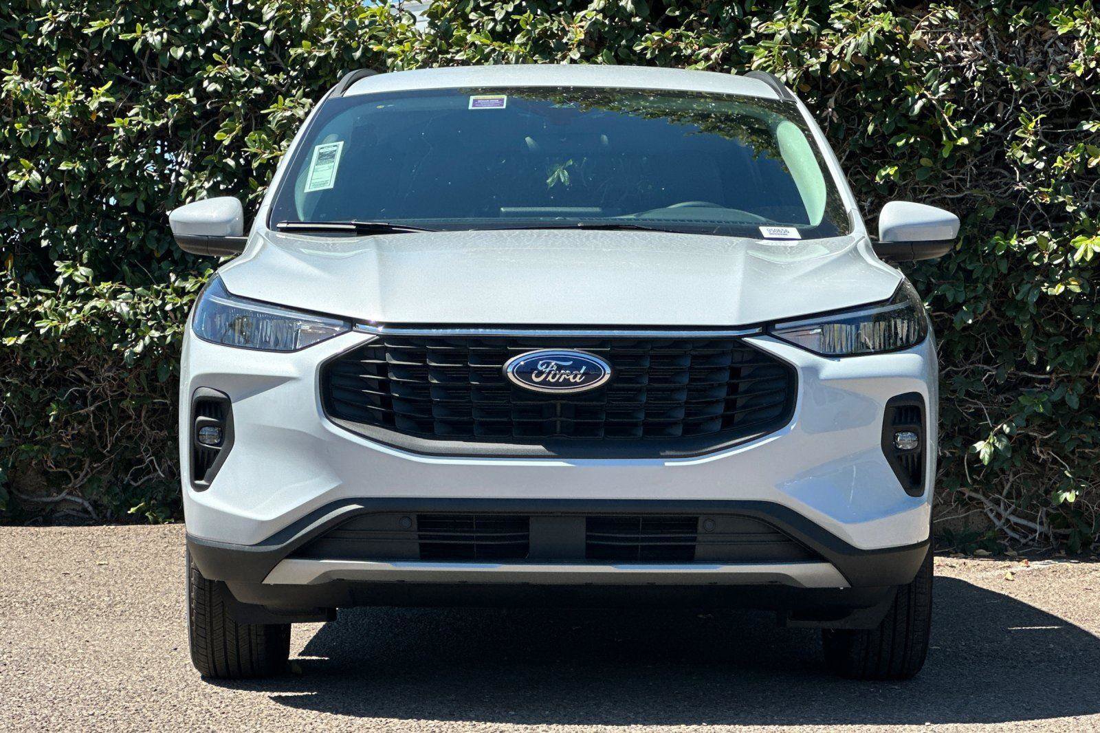 New 2025 Ford Escape SE image 2