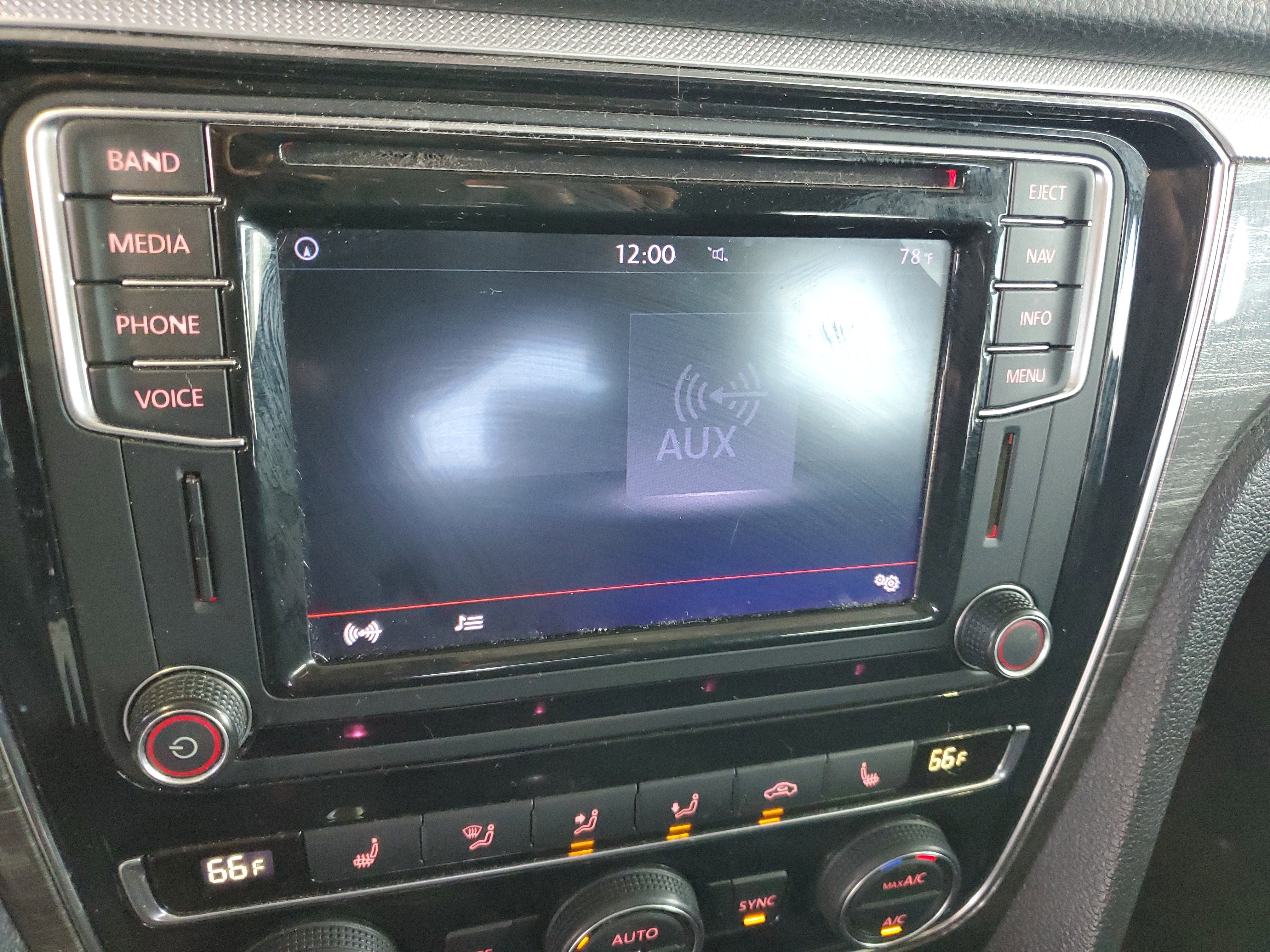 Used 2016 Volkswagen Passat 1.8T SE FWD image 26